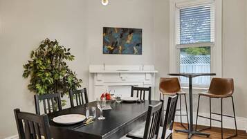 House, City View | In-room dining