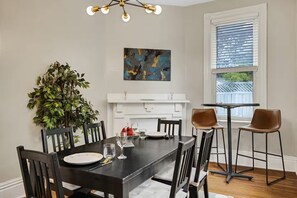 Casa, vista a la ciudad | Servicio a la habitación