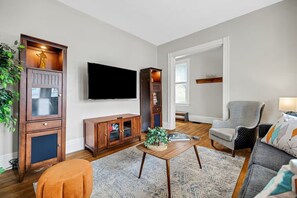 Casa, vista a la ciudad | Área de sala de estar