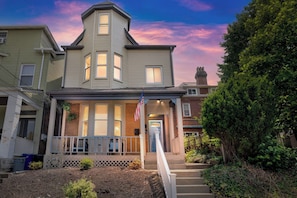 Front of property - Pittsburg Game Day Getaway (Pittsburgh)