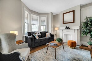 Casa, vista a la ciudad | Área de sala de estar