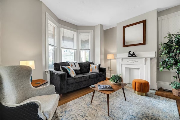 House, City View | Living area - Pittsburg Game Day Getaway (Pittsburgh)