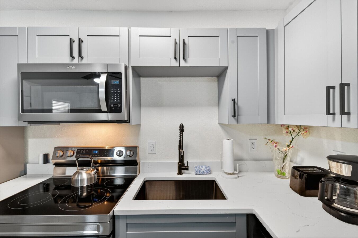 冰箱、微波炉、烤箱、炉灶