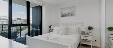 Apartment | 1 bedroom, laptop workspace, iron/ironing board, bed sheets