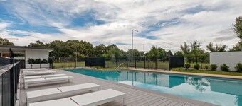 Cosy 1-bed With Pool, Gym ,parking