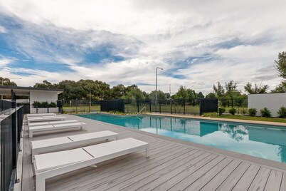 Cosy 1-bed With Pool, Gym ,parking