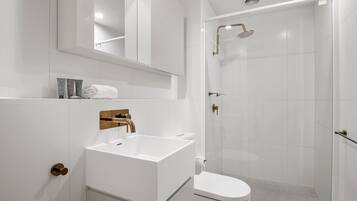 Apartment | Bathroom | Towels, soap