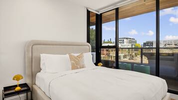 Apartemen | 2 kamar tidur, ruang kerja ramah laptop, dan setrika/meja setrika