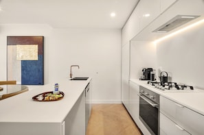 Apartment | Private kitchen | Cookware/dishes/utensils