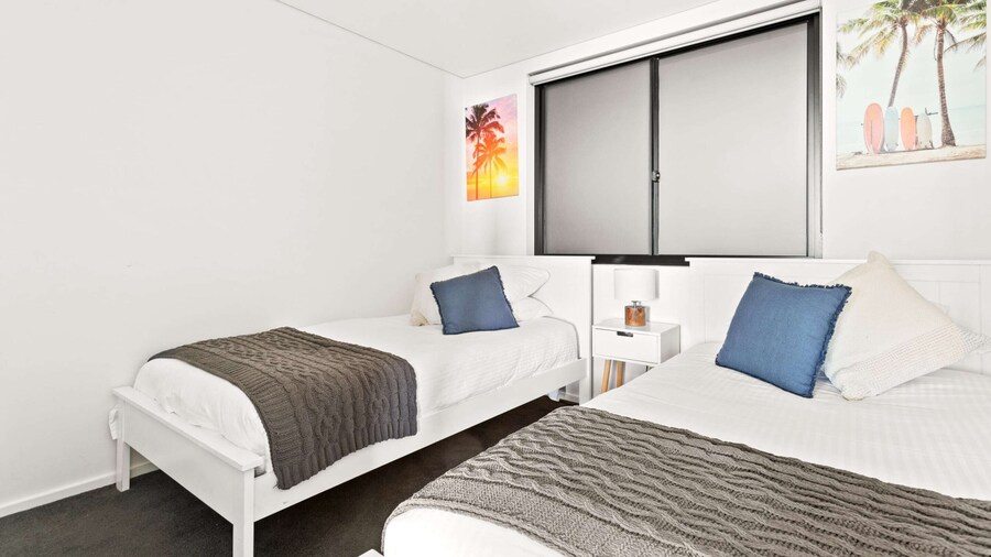 Ocean Views, Deck and Parking at Beach Apartment