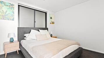 Apartment | 2 bedrooms, laptop workspace, iron/ironing board, bed sheets