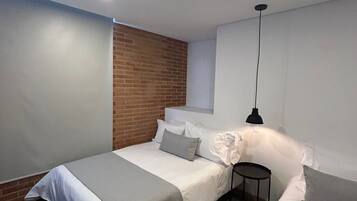 Comfort-værelse med 2 enkeltsenge - byudsigt | Skrivebord, gratis Wi-Fi