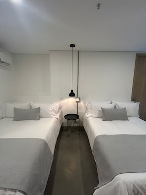 Deluxe Quadruple Room, City View | Desk, free WiFi - AKELA 30 HOTEL (Medellín)
