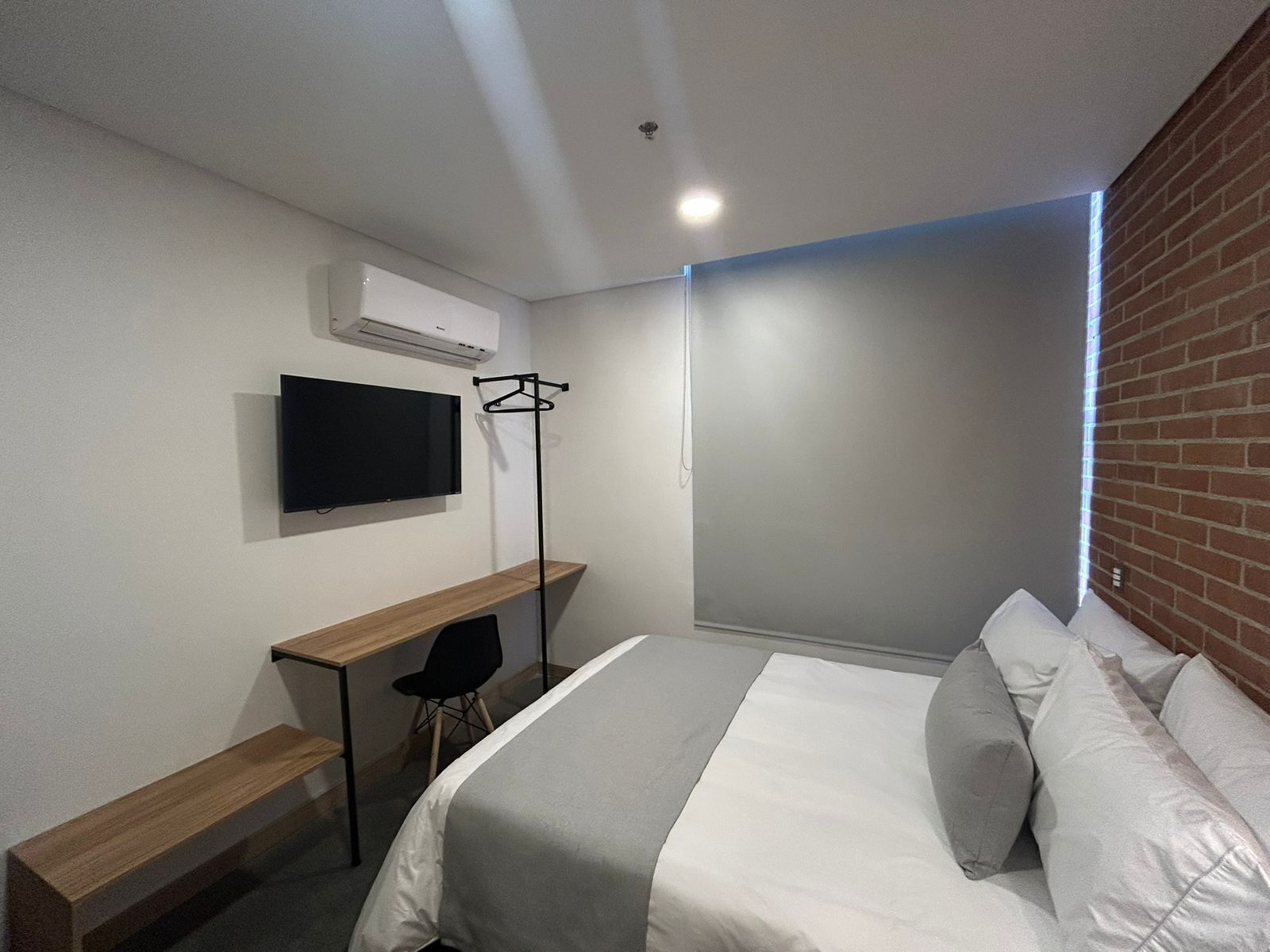 Classic Double Room, City View | Desk, free WiFi