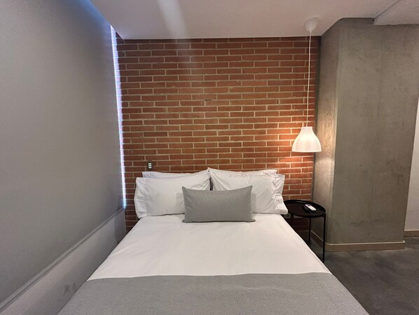 Classic Double Room, City View | Desk, free WiFi