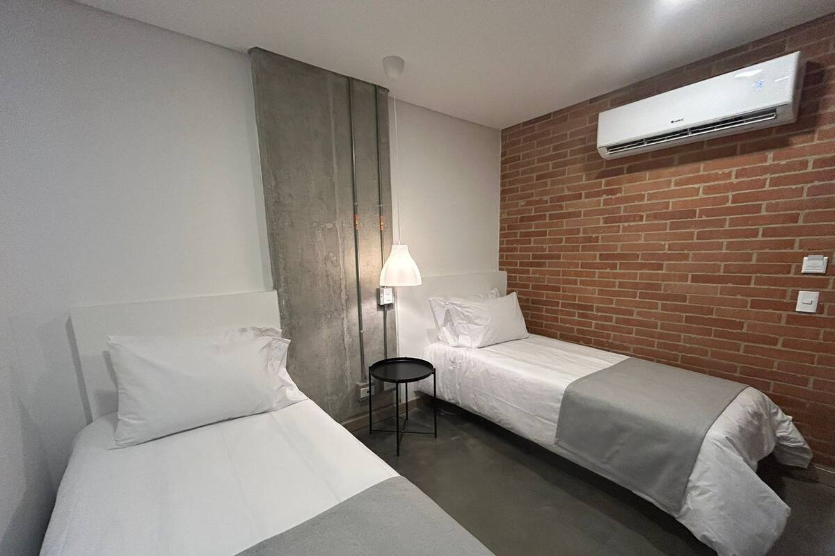 Comfort Twin kamer, uitzicht op de stad | Een bureau, gratis wifi