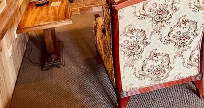 Charming 1-bed Farm Cabin With Wood Fire