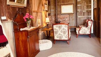 Apartment | Living room | Fireplace