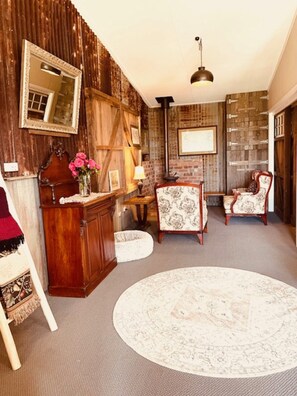 Apartment | Living room | Fireplace