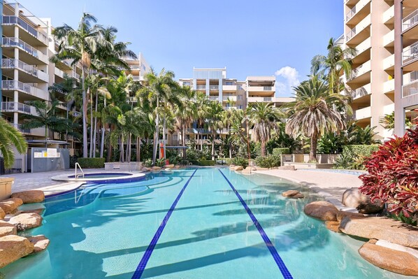 Apartment | Pool | Outdoor pool - Inner-city 1-bed With Pool & Spa (Brisbane)