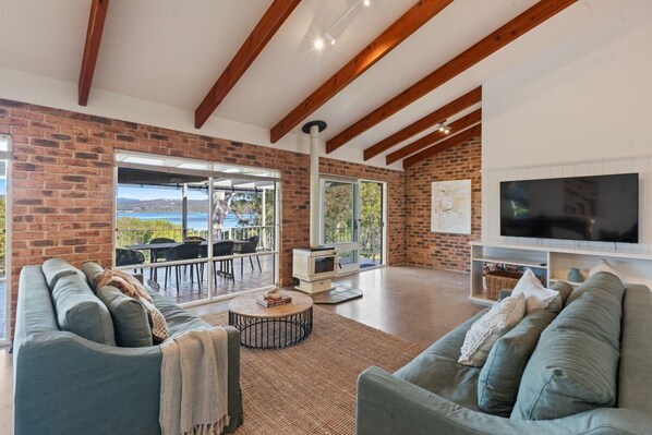 تلفزيون، مدفأة