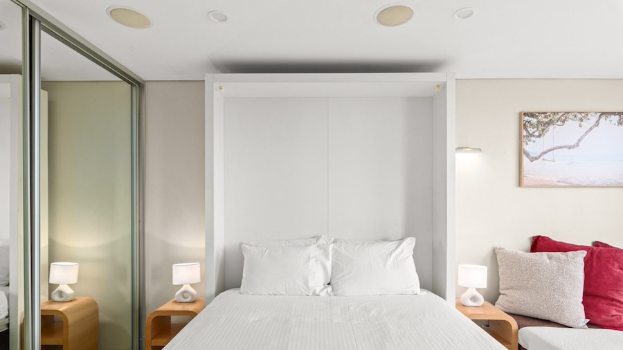 Bondi Studio Apartment With Pool & Rooftop Views