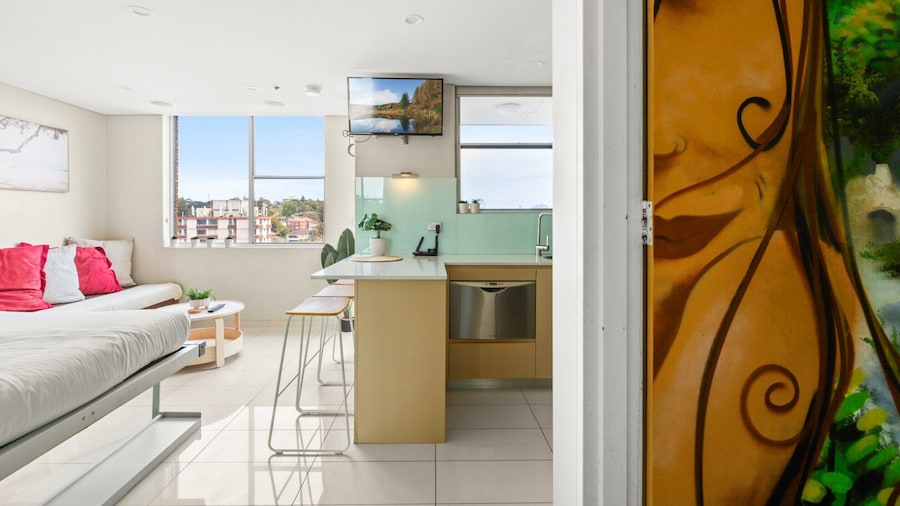 Bondi Studio Apartment With Pool & Rooftop Views