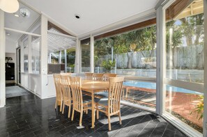 Apartment | Dining - 5-bed Haven With Pool Minutes From Beaches (Melbourne)