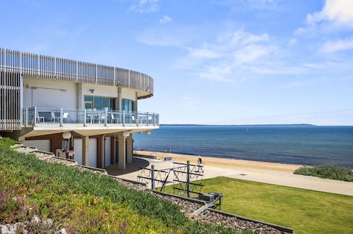 5-bed Haven With Pool Minutes From Beaches