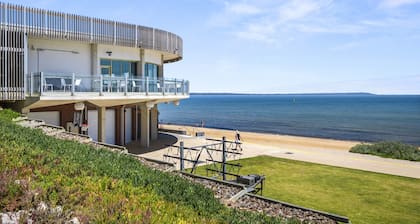 5-bed Haven With Pool Minutes From Beaches