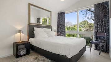 Apartment | 5 bedrooms, iron/ironing board, bed sheets