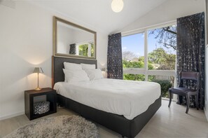 Departamento | 5 habitaciones, tabla de planchar con plancha y ropa de cama