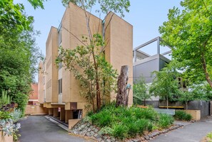 Apartment | Exterior - Cozy 1BR Stay in South Yarra With Parking & Wi-fi (Melbourne)