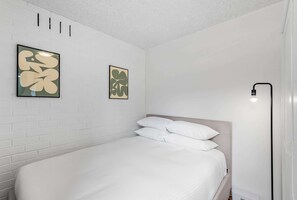 Apartment | 1 bedroom, iron/ironing board, bed sheets - Cozy 1BR Stay in South Yarra With Parking & Wi-fi (Melbourne)