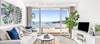 Stunning Ocean Views With Manly At Your Doorstep