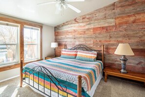3 bedrooms, desk, iron/ironing board, WiFi - Cute cabin ideally located in Moab, Month rental (Moab)