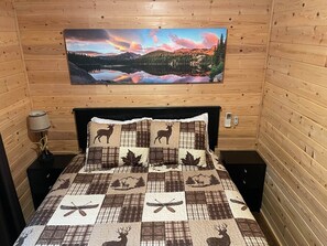 Tabla de planchar con plancha, wifi y ropa de cama 