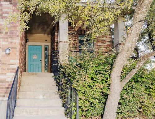 Welcome to your home base for BMT graduations, SeaWorld adventures and more!