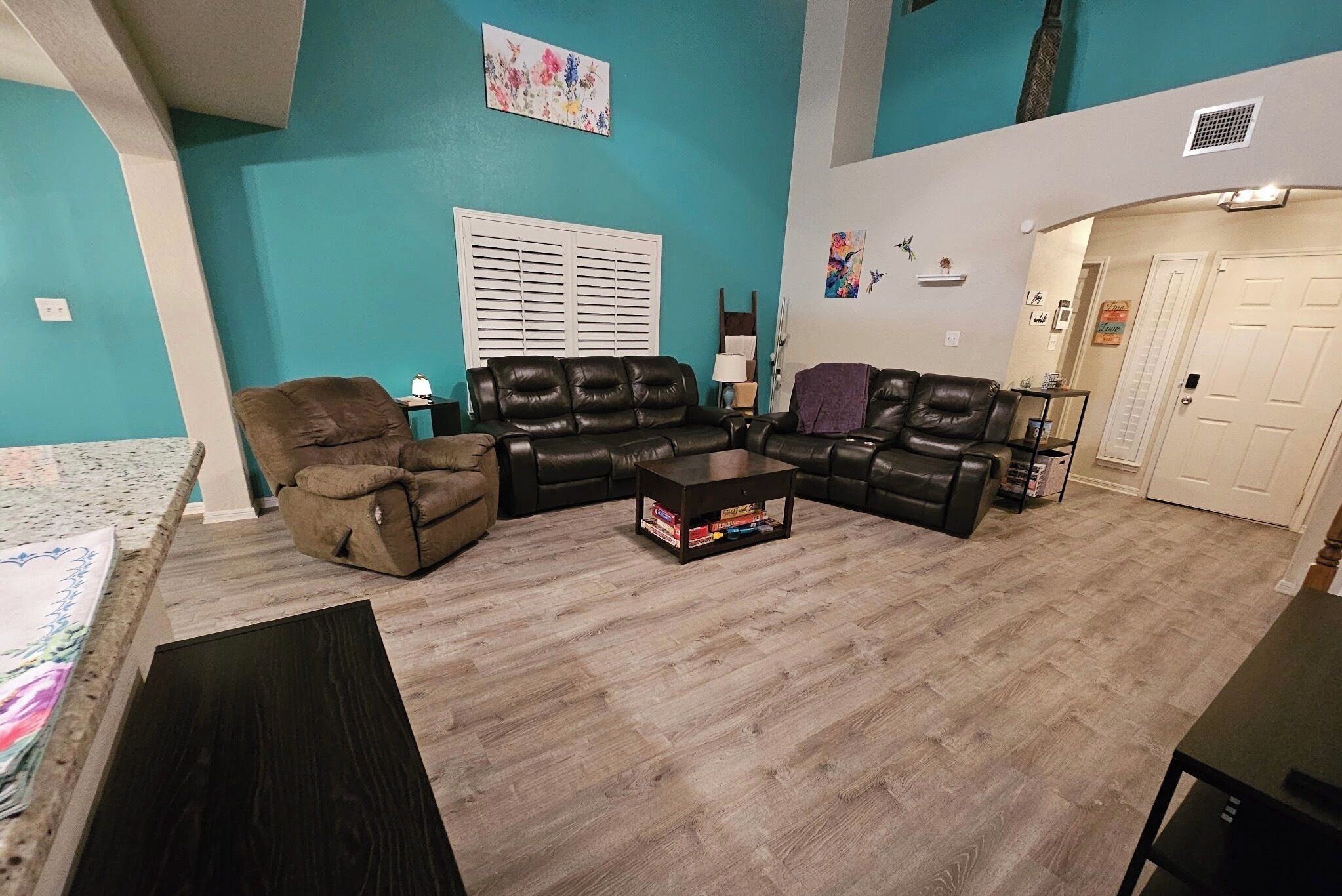 智能電視、書籍、電腦螢幕