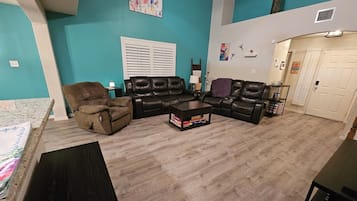 Smart-TV, BĂŒcher, Computerbildschirme