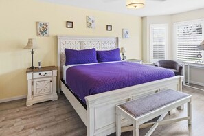 3 bedrooms, desk, iron/ironing board, free WiFi