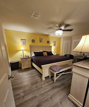 3 bedrooms, desk, iron/ironing board, free WiFi