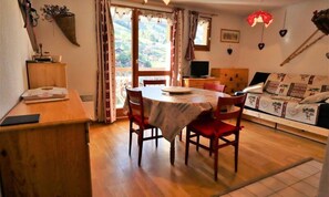 Dining - Apartment in Areches Near Ski Slopes (Beaufort)