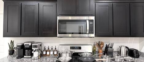 Mikrobølgeovn, ovn, kogeplade, opvaskemaskine