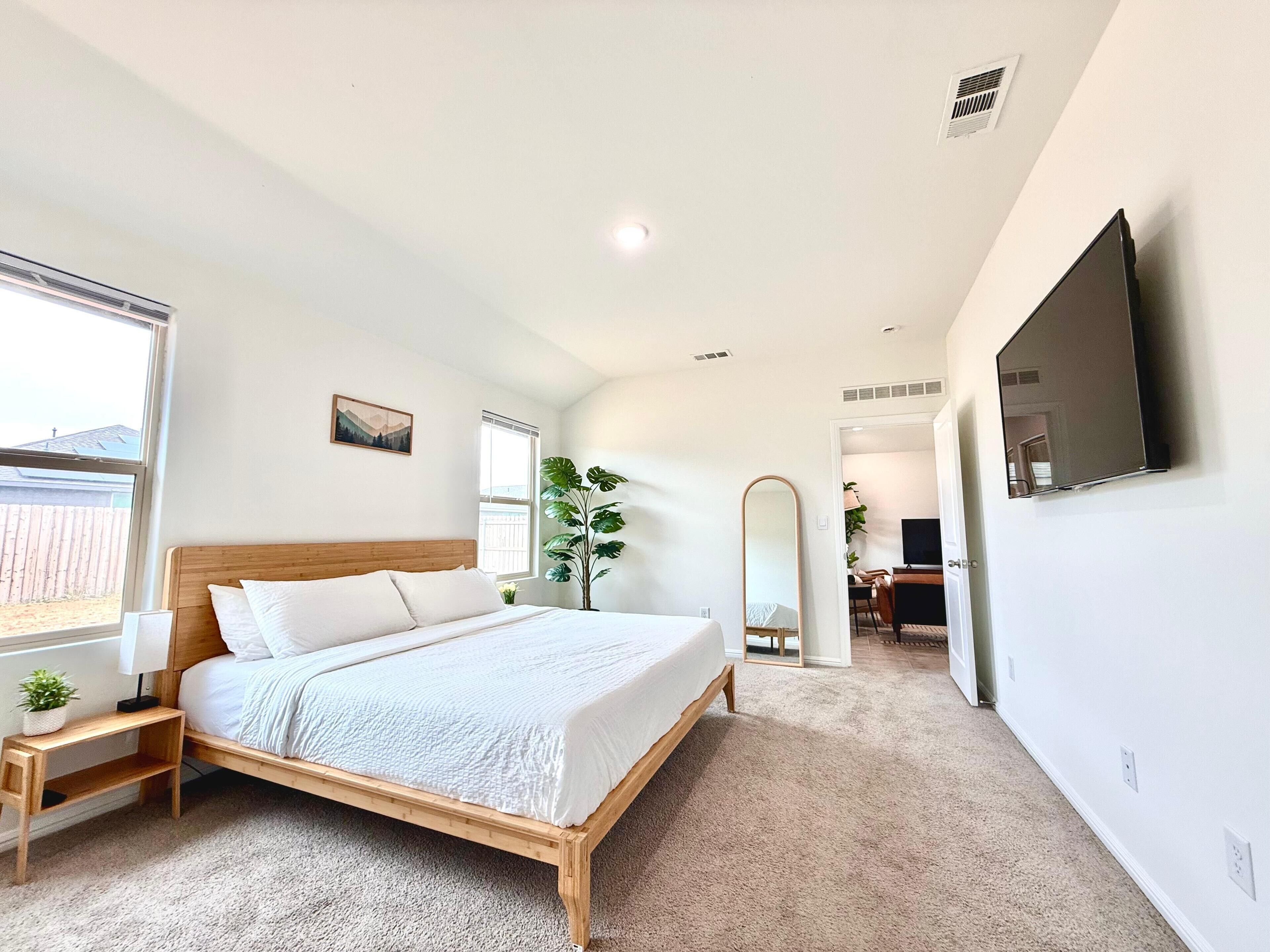 3 bedrooms, iron/ironing board, WiFi, bed sheets