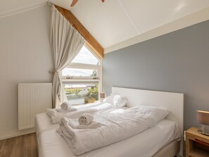 House | 3 bedrooms, iron/ironing board, bed sheets