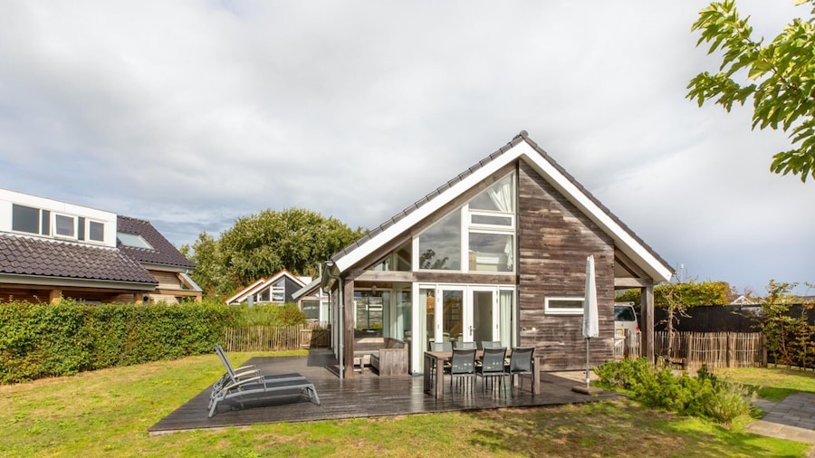 Enjoy Luxury and Comfort in Holiday Villa Kavel 10