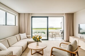 1 bedroom, desk, Internet - Ocean View 1bed Apartment in Sea Point Marlo Cove (Cape Town)
