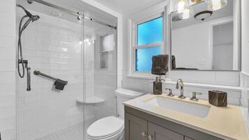 淋浴設備、風筒、提供毛巾、番梘