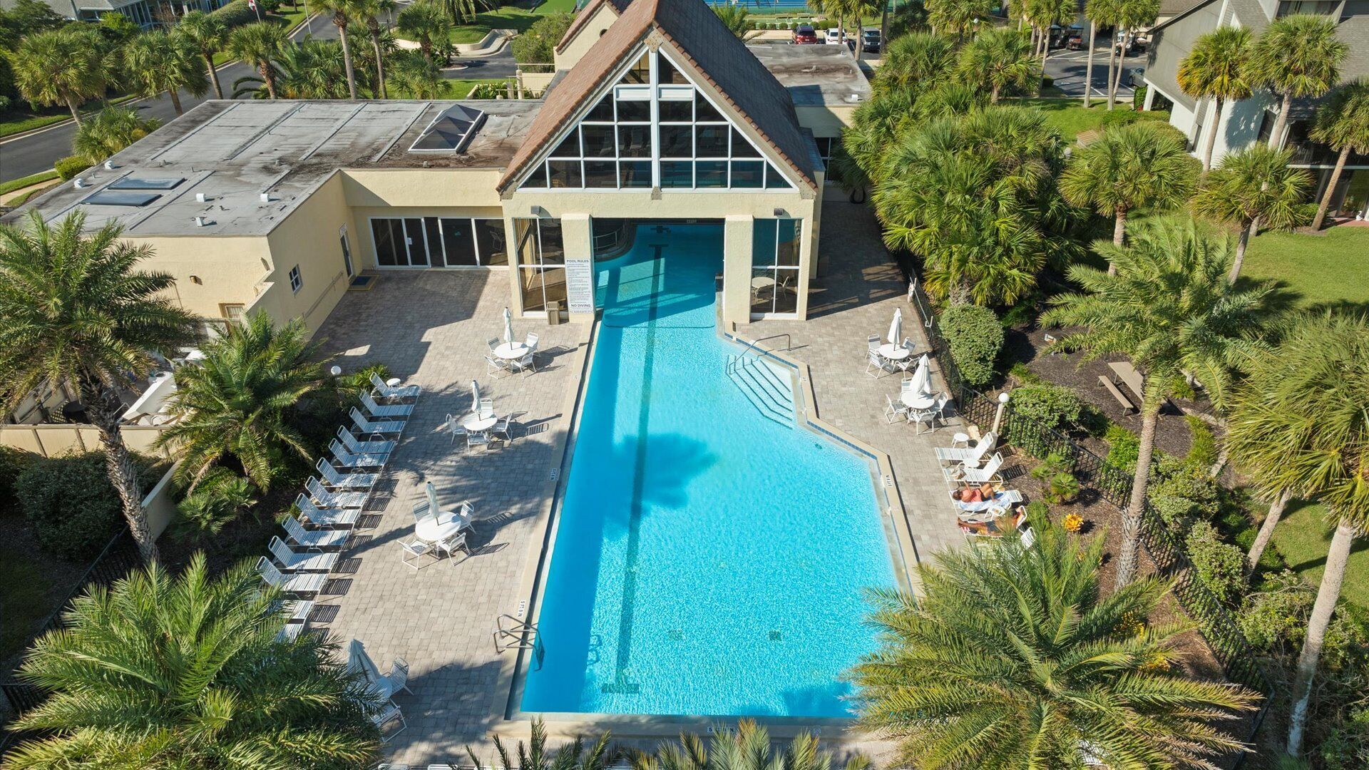 Een binnenzwembad, een verwarmd zwembad